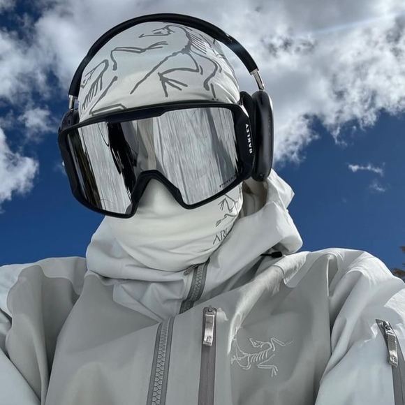 Meet your Posher, Max - Picture 1 of 1